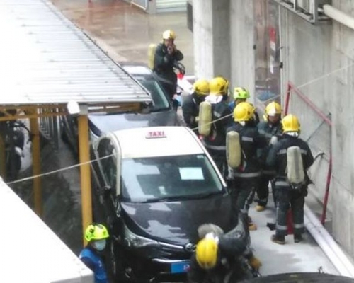 澳門西坑街明珠台變電站下午冒煙。網圖