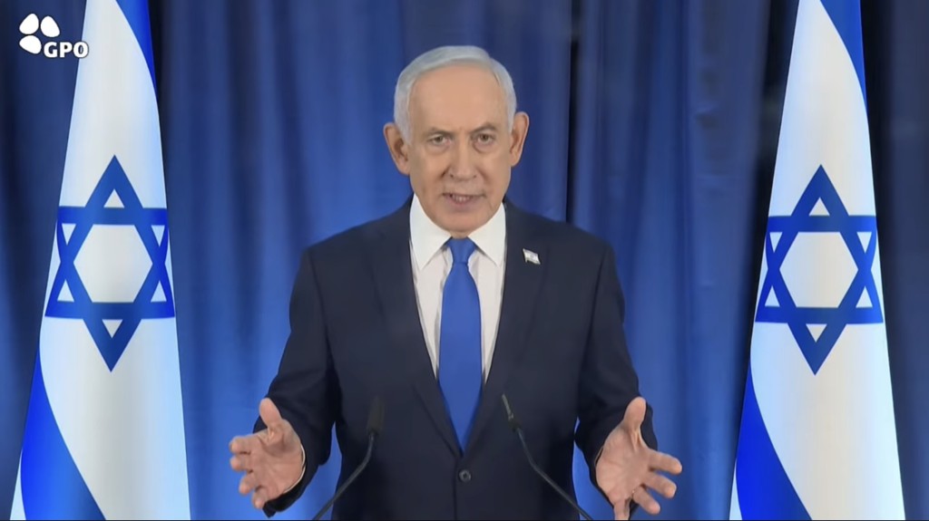 事實上片中也有內塔尼亞胡清晰展示兩手皆5指的畫面。yt / 以色列GPO 事實上片中也有內塔尼亞胡清晰展示兩手皆5指的畫面。yt / 以色列GPO