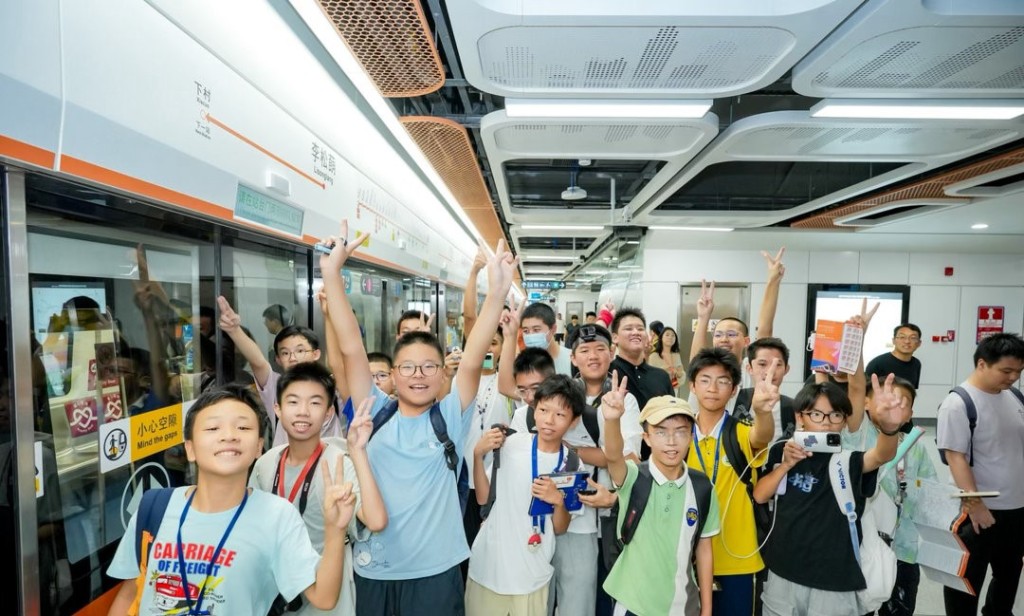 深圳地铁13号线二期北延段今日（28日）正式通车。微博@港铁深圳