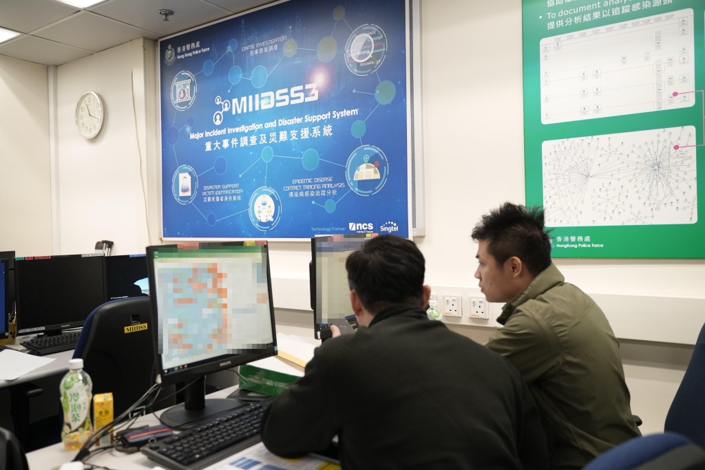 除了數據查核，查詢中心人員還要親自通報查詢結果，為市民撐起資訊傳達與情感支援的橋樑，減少災民的迷惘與等待。