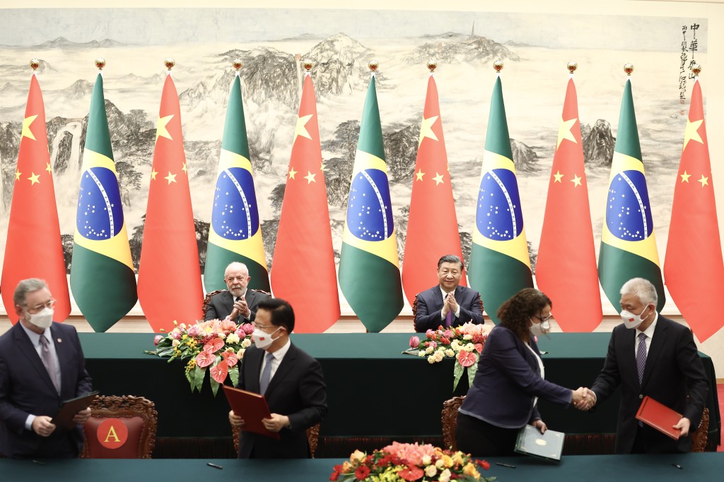 兩國元首共同見證簽署多項雙邊合作文件。中新社