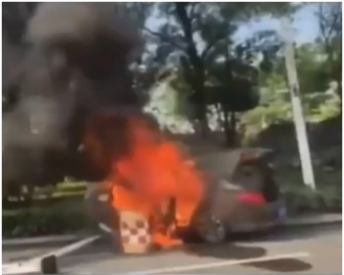 網約車乘客自攜鋰電池爆炸,致1死1傷。影片截圖