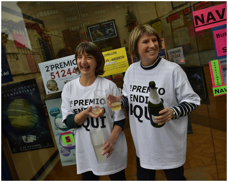 今年頭獎號碼出現在1600張彩票上，有多人中獎。 AP  