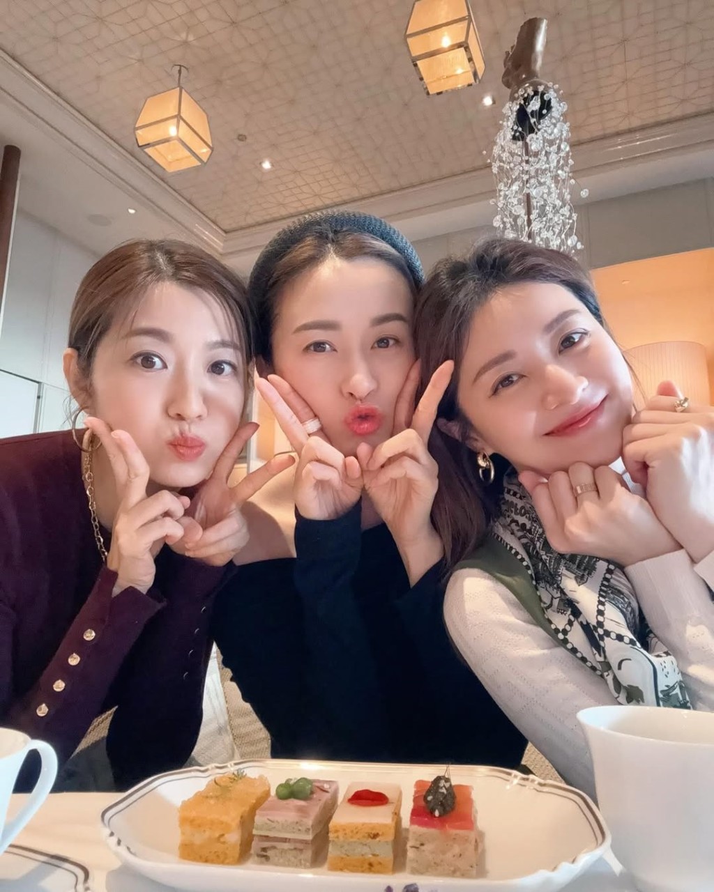 陳自瑤和徐淑敏、沈卓盈三名最索人妻,最近開心相聚。 陳自瑤和徐淑敏、沈卓盈三名最索人妻,最近開心相聚。