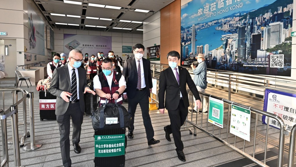 首批內地援港醫療隊成員昨日到港。政府新聞處圖片