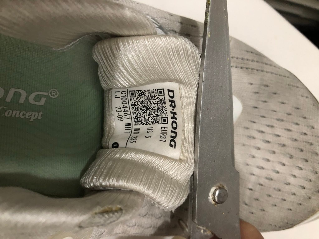 樓主又拍下波鞋呎碼。