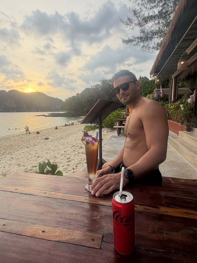 英国人气真人秀男星赖特日前离奇死于泰国。IG