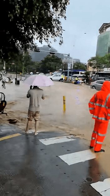 深圳18日暴雨致多地水浸。 抖音