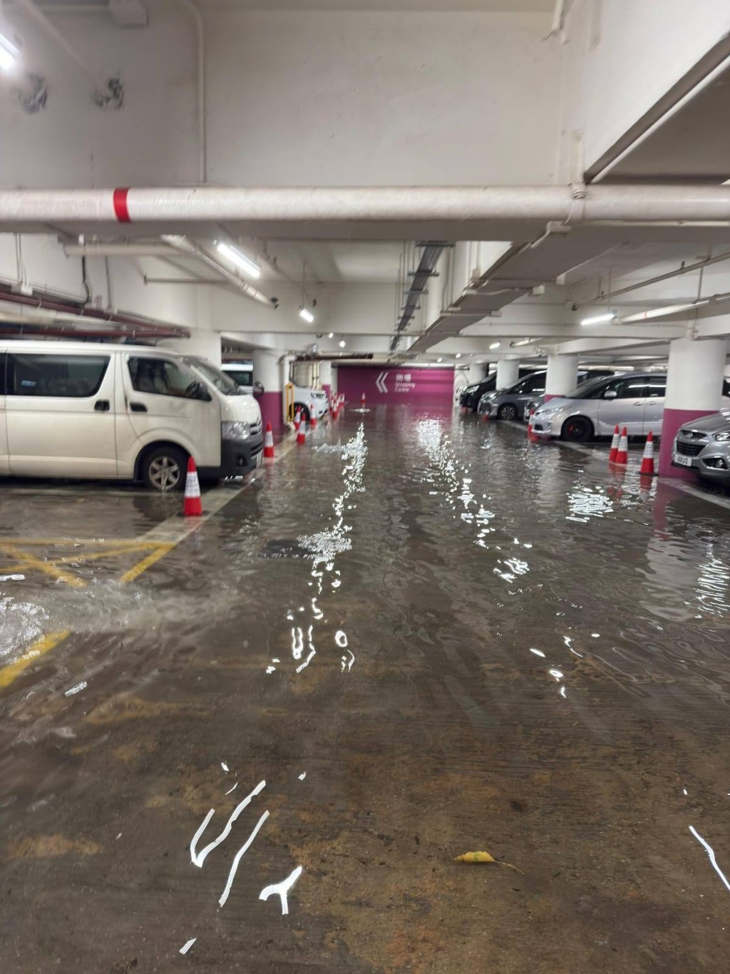 環翠車場出現水浸情況。梁熙FB 環翠車場出現水浸情況。梁熙FB