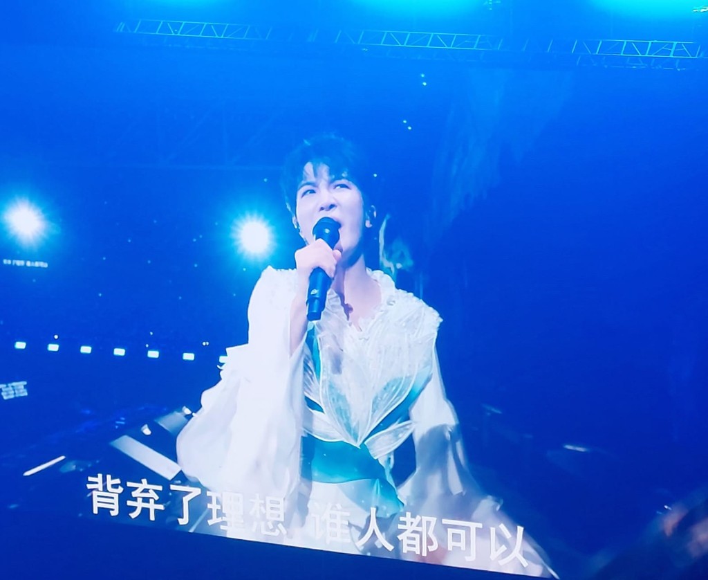 必唱《海阔天空》！