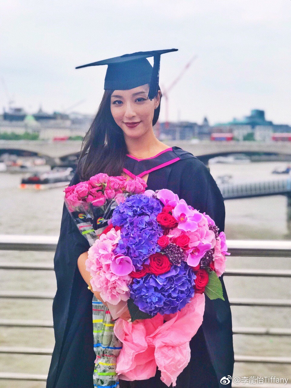 李蘢怡在2018年大學畢業。