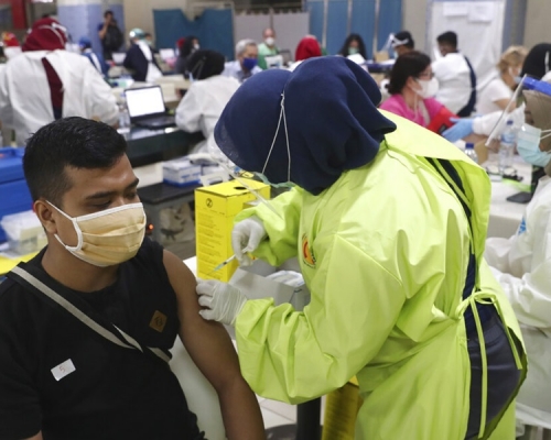印尼民調指逾四成民眾不願接種新冠疫苗。AP圖片