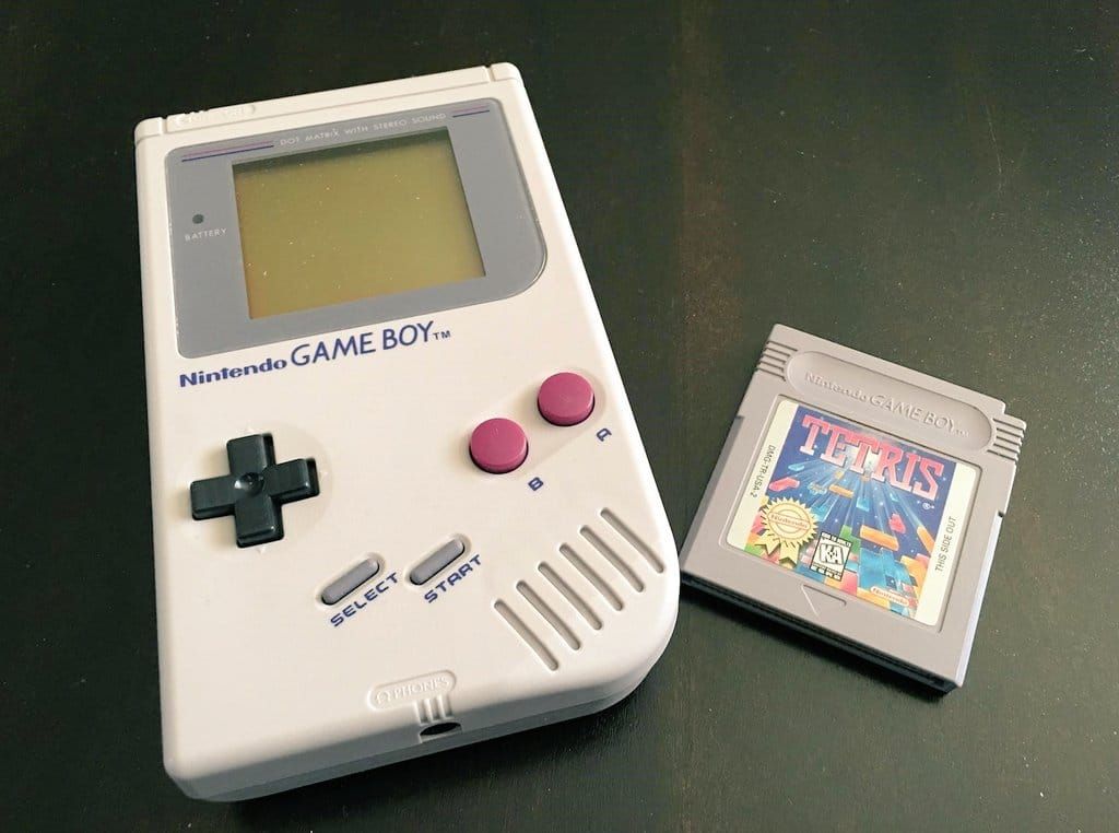 「俄羅斯方塊」捆綁Game Boy掌機在北美市場發售後，瞬間引爆北美乃至全球市場，總銷量逾3,500萬套。
