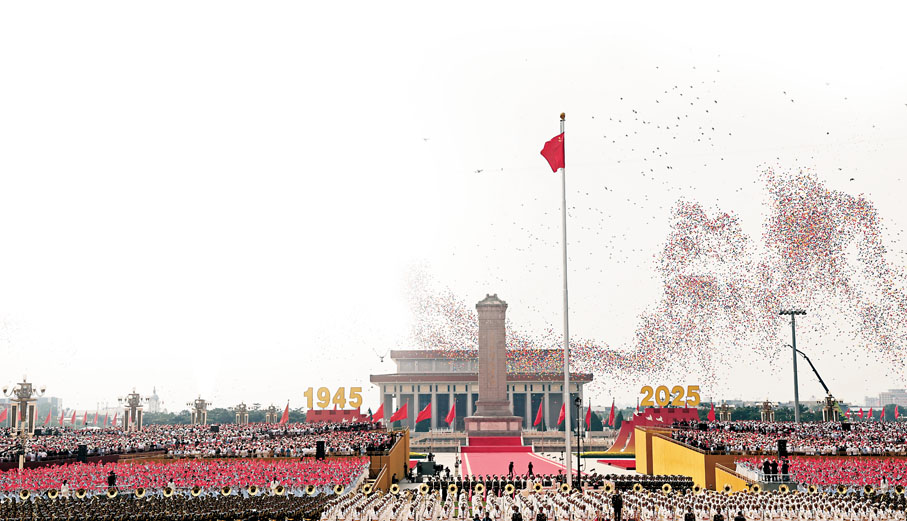 教育評議會在9月3日閱兵前已發通告,呼籲全港學校觀要閱兵儀式。新華社 教育評議會在9月3日閱兵前已發通告,呼籲全港學校觀要閱兵儀式。新華社