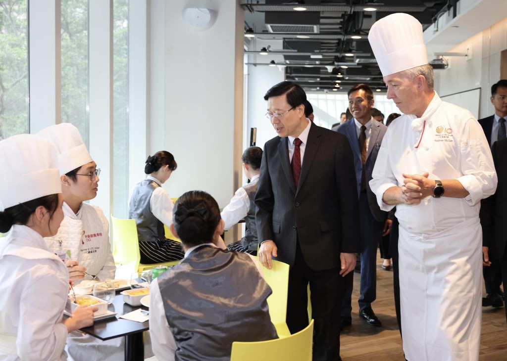 李家超日前國際廚藝學院了解本地職業專才培訓課程的最新發展。李家超fb