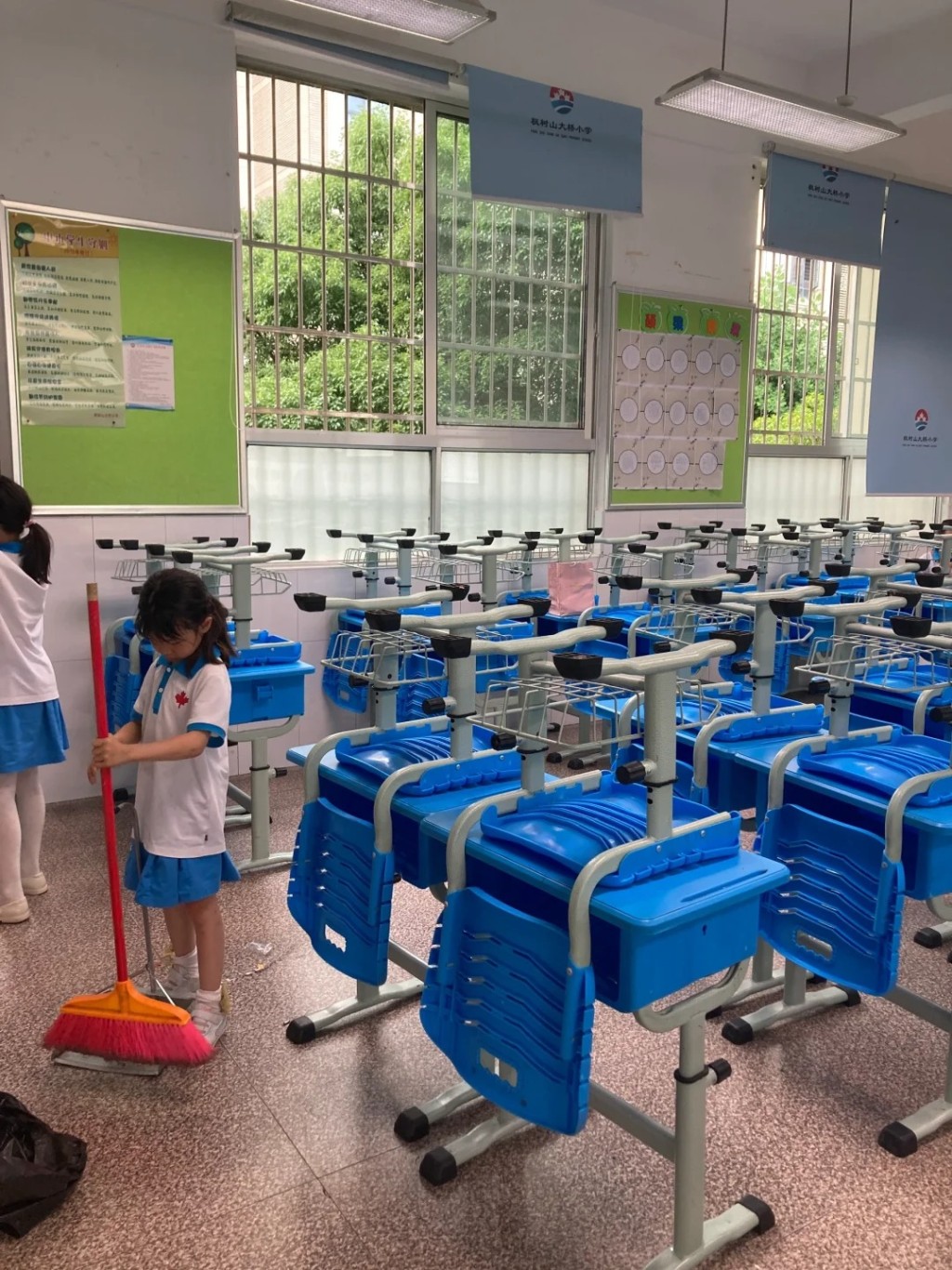 打掃課室問題常引發內地家長爭議。小紅書 打掃課室問題常引發內地家長爭議。小紅書