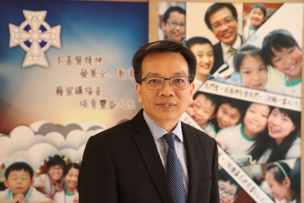 即使整體適齡學童人口下跌,元朗區小學校長會副主席蘇炳輝相信受歡迎學校的競爭仍然激烈。 即使整體適齡學童人口下跌,元朗區小學校長會副主席蘇炳輝相信受歡迎學校的競爭仍然激烈。