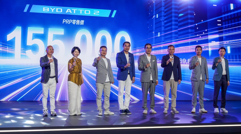 全新入門SUV電動車比亞迪BYD Atto 2香港開售:出席新車發佈會嘉賓包括比亞迪亞太汽車銷售事業部總經理劉學亮(左四)與和諧汽車董事長馮長革(右四)。 全新入門SUV電動車比亞迪BYD Atto 2香港開售:出席新車發佈會嘉賓包括比亞迪亞太汽車銷售事業部總經理劉學亮(左四)與和諧汽車董事長馮長革(右四)。
