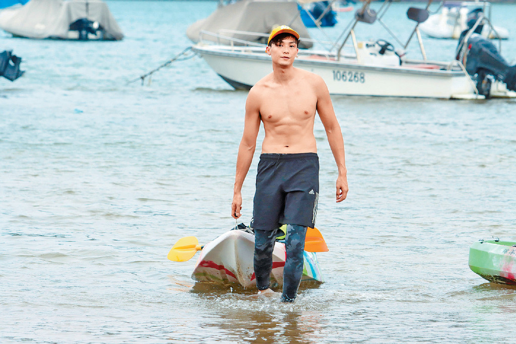 保住腹肌
■謝高晉因為忙秘撈唔係經常操，但身形仲Keep到，有腹肌㗎！