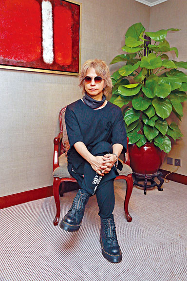 HYDE來港開騷前接受訪問，稱很享受對着維港食早餐。