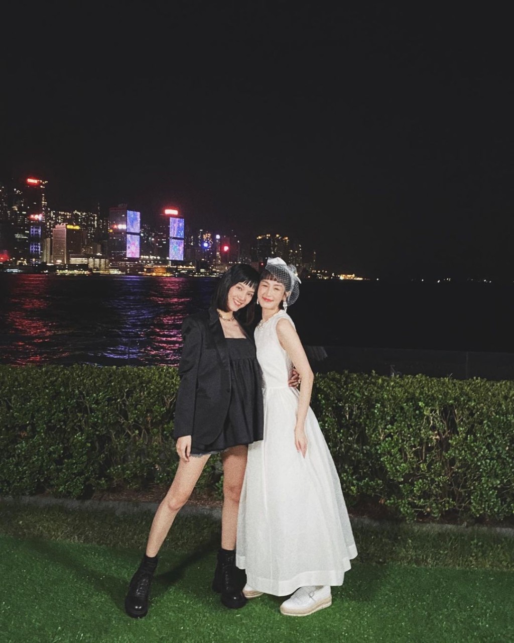 Anjaylia臨盤在即,仍大騷白滑美腿。