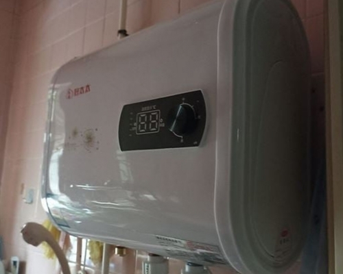 網民聲稱網購熱水爐到港自行安裝，引發其他網圍攻。家居維修交流平台facebook群組圖片