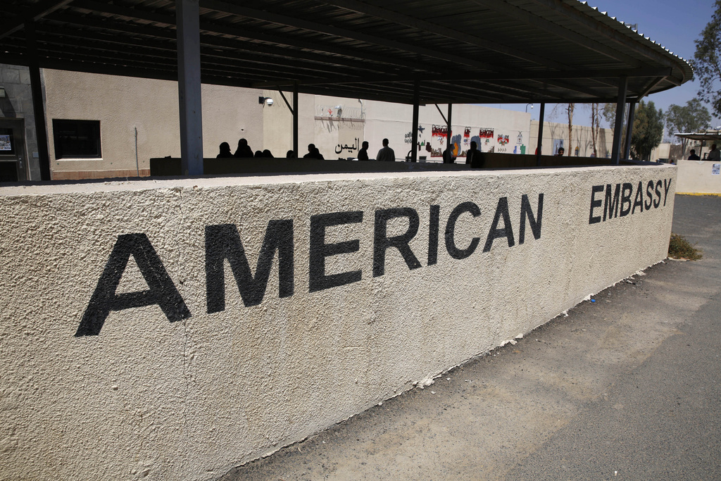 網絡許多成員曾為美國駐也門大使館工作。美聯社