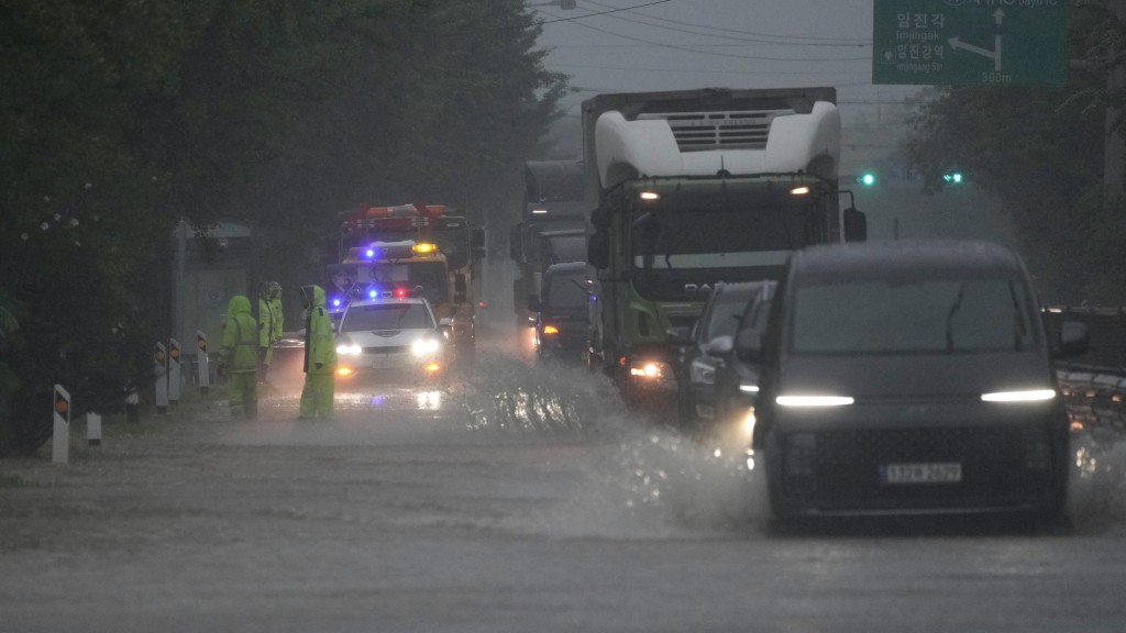坡州市街道淹水。  美联社