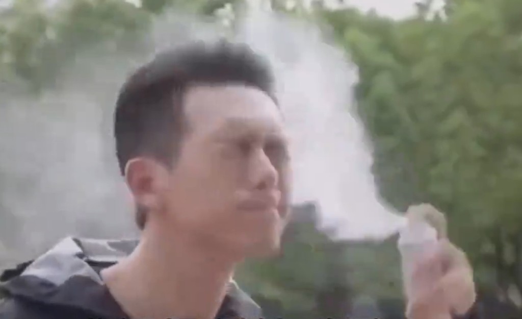 使用定妆喷雾存风险。