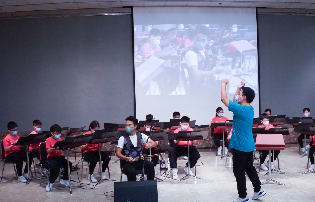 ●早前举行的《回旋声谱》演奏会由香港音乐教育家协会举办，大部分表演作品来自e-乐团学生创作，学生更具成就感之余，亦展现出乐团的成果。