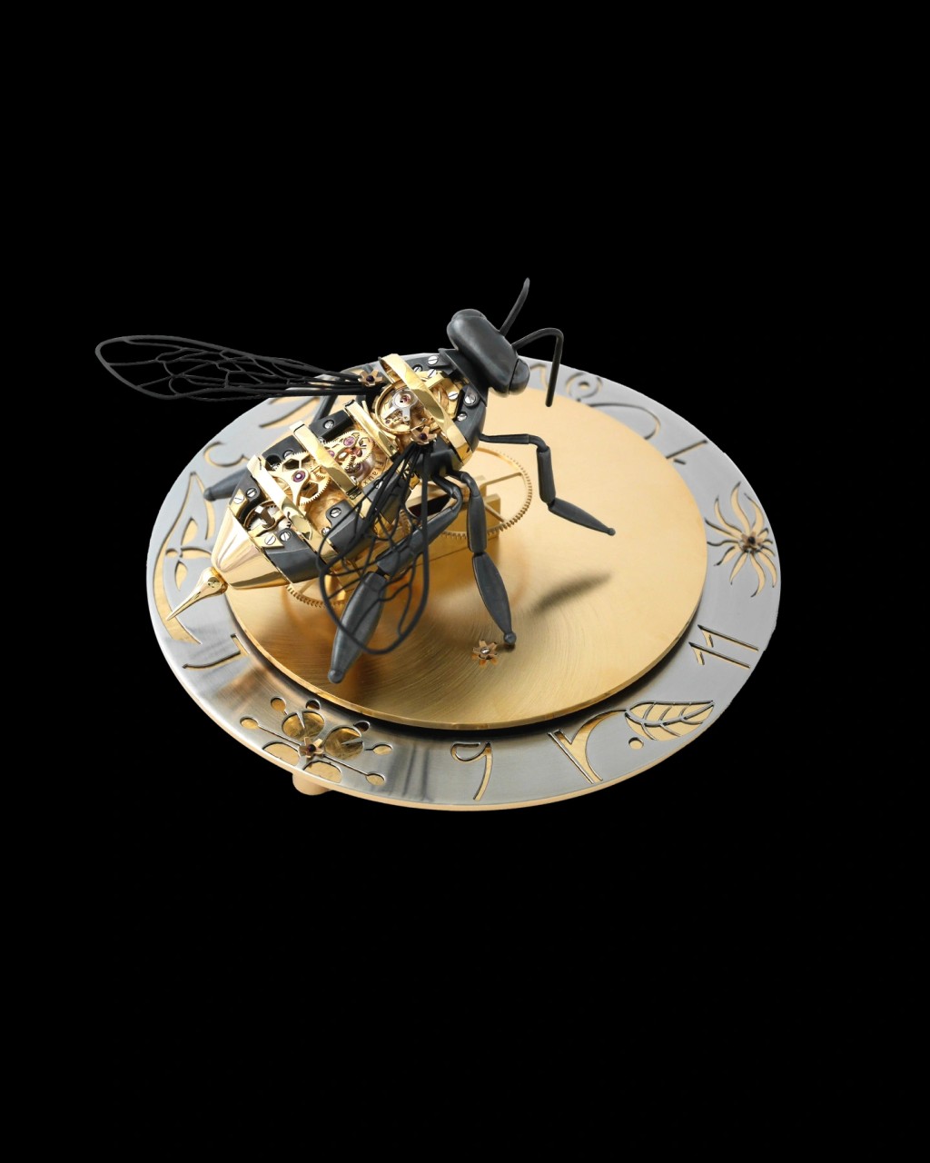 参赛装置是一款蜜蜂模样且带有卡罗素的手上链机芯。
