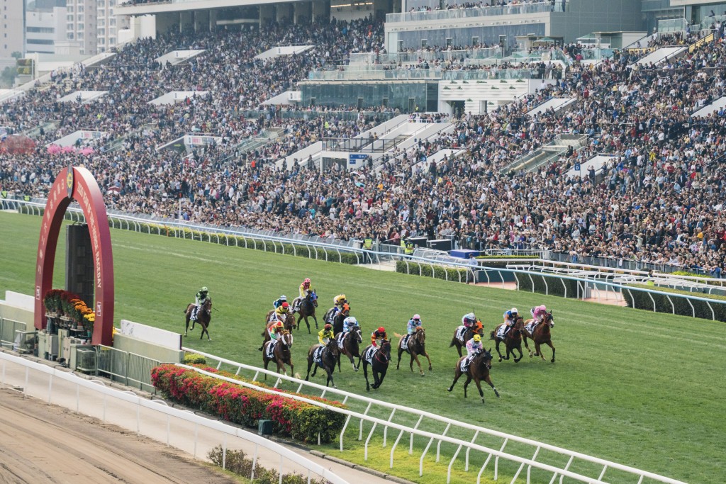 年初三的賽馬日亦吸引超過2萬名旅客前往感受香港賽馬旅遊的獨特氣氛。資料圖片 年初三的賽馬日亦吸引超過2萬名旅客前往感受香港賽馬旅遊的獨特氣氛。資料圖片
