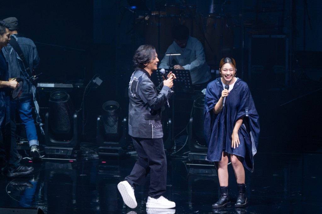 原定唱《戀愛預告》，黃淑蔓（Feanna）突然變成唱《動地驚天愛戀過》，鄭伊健處變不驚！