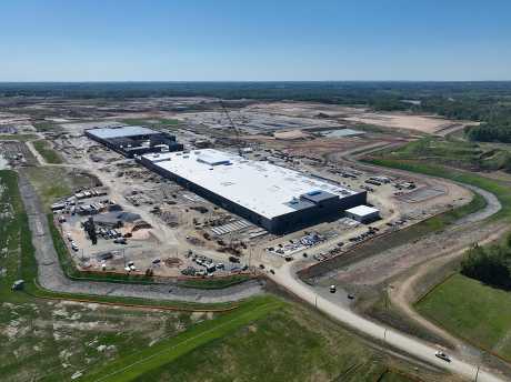 豐田在北卡州格林斯博羅市附近建設中的電池廠。美聯社