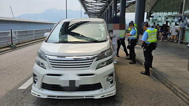 警方打擊白牌車。警方提供圖片