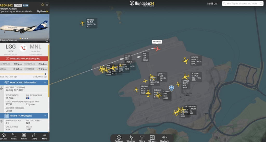 Flightradar24.com顯示航班資料。 Flightradar24.com顯示航班資料。