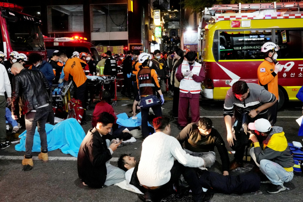 南韓首爾梨泰院發生人踩人慘劇，造成逾200人傷亡。AP
