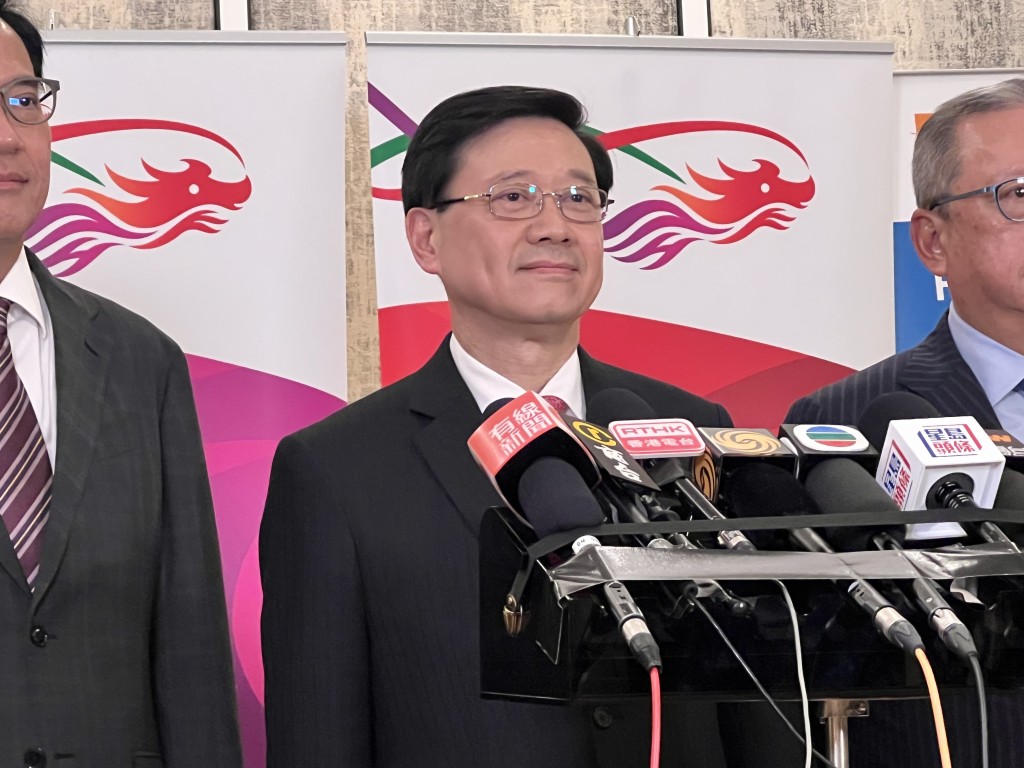 傳李家超（中）被拒出席APEC，路透：美國務院已通知國會議員。資料圖片／郭詠欣攝   