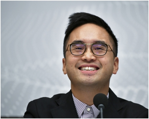 鄭志剛表示生產線特別會生產兒童口罩。資料圖片