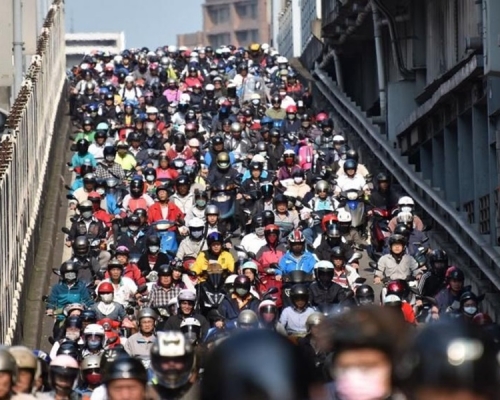 台北平均每2.5人就有一輛電單車。網圖