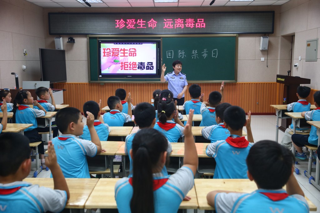 內地執法機構不時在校內進行禁毒宣傳。新華社