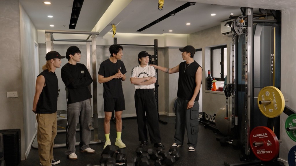 Stanley拍拍Jer膊頭:「無理由㗎喎你咁多做gym片!」 Stanley拍拍Jer膊頭:「無理由㗎喎你咁多做gym片!」