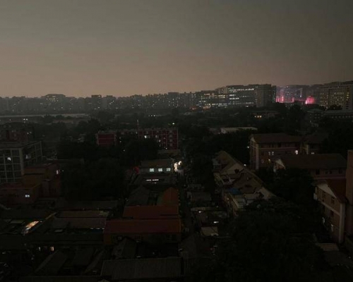 北京下午天色如入黑。 
 網圖