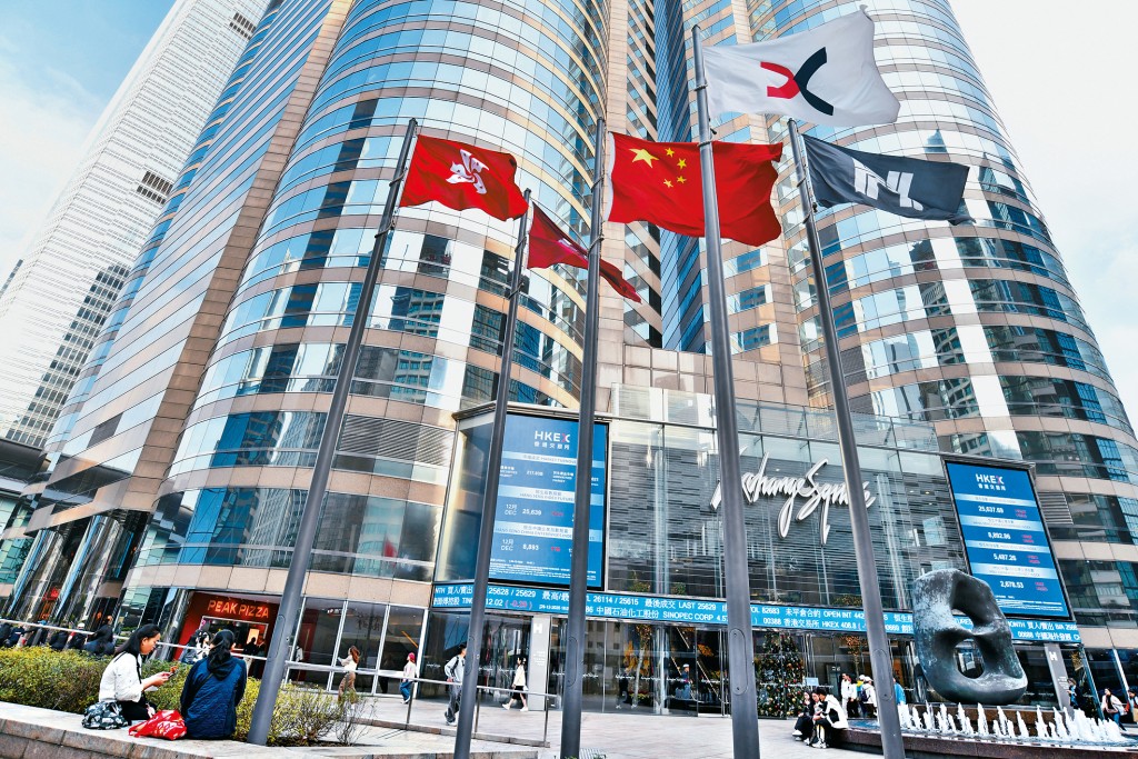 港股將於今日復市，專家指中東戰事已現明顯轉機，或為港股帶來支持。