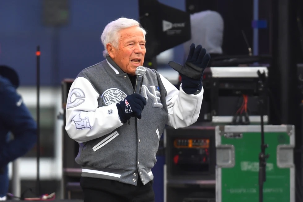 富商Robert Kraft指會與Ed Sheeran捐出200萬美元，協助巴勒斯坦人道工作。