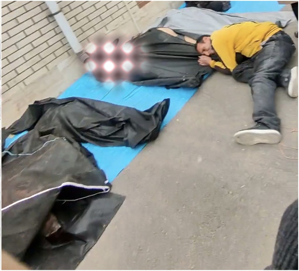 網傳影片顯示德黑蘭一個太平間堆滿屍體。 美聯社 網傳影片顯示德黑蘭一個太平間堆滿屍體。 美聯社