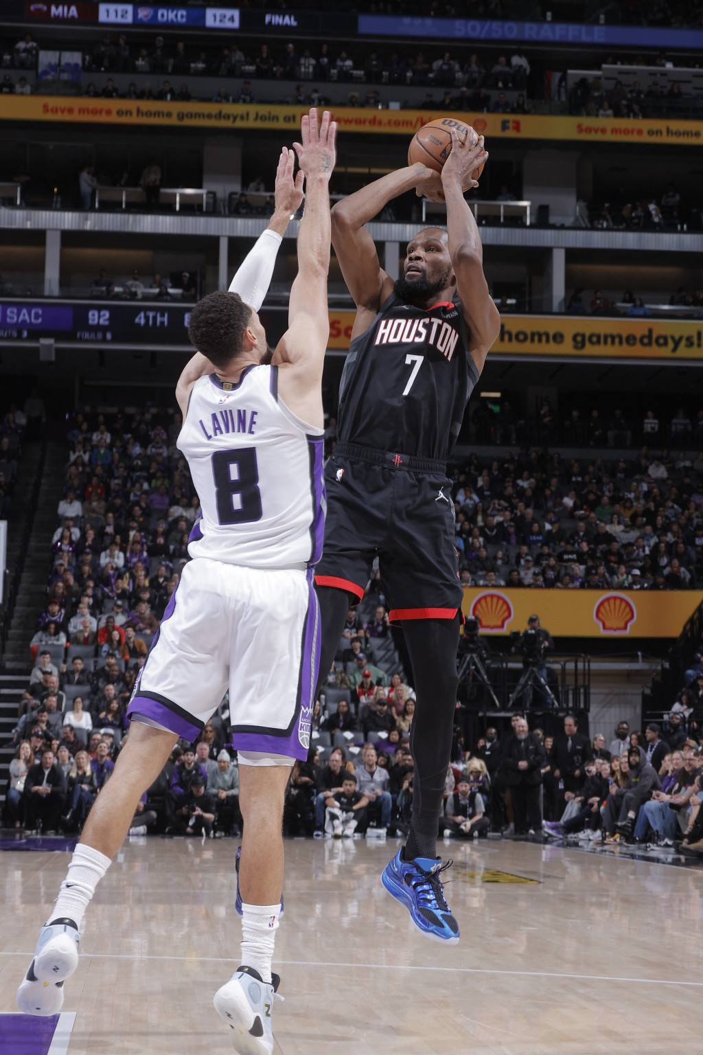 杜兰特今战得23分4篮板6助攻。AFP