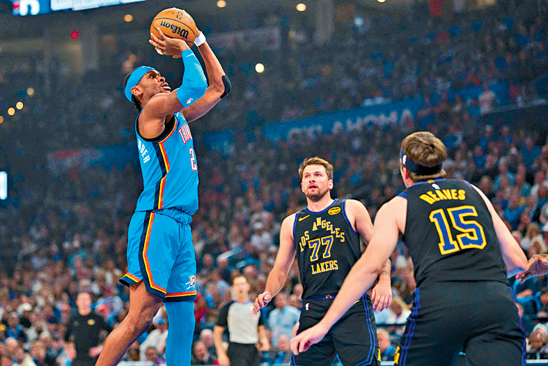 SGA（左）今場表現壓過當積（右）。