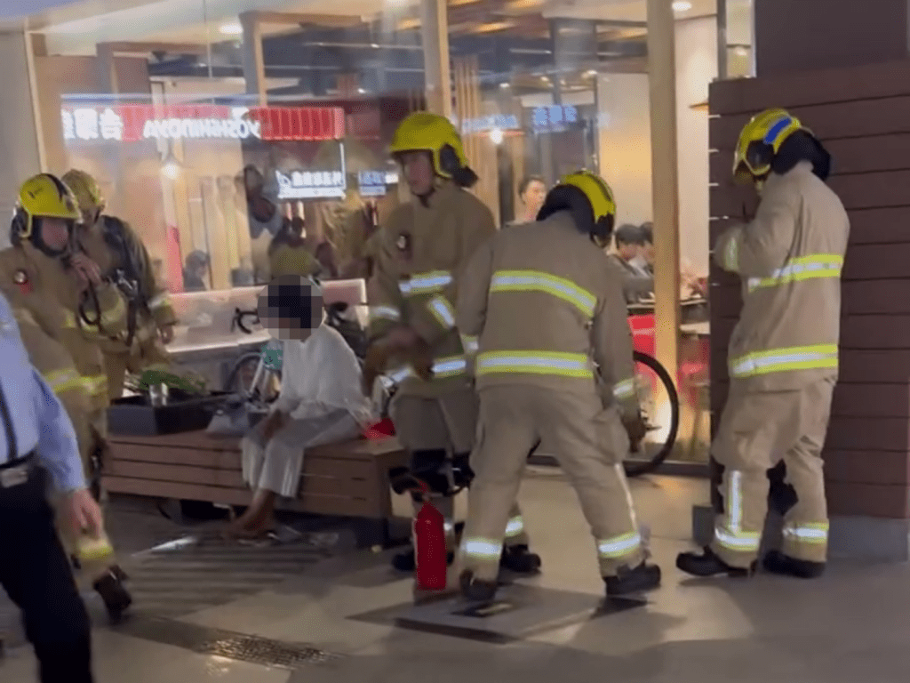 多名消防員到場跟進。Threads：hkg_crazy.cat90  ​