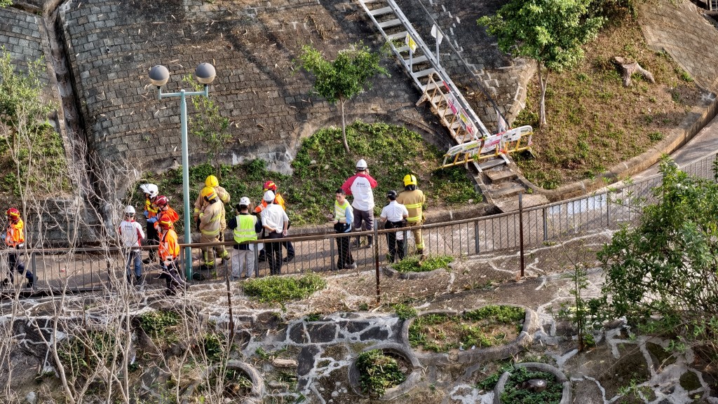 消防到場救援。 消防到場救援。